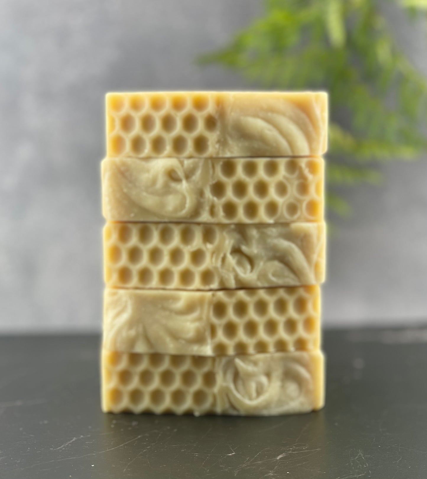 Oatmeal & Honey unscented - Wholesome, creamy, and kind to skin β just oats, honey, and farm-fresh milk.