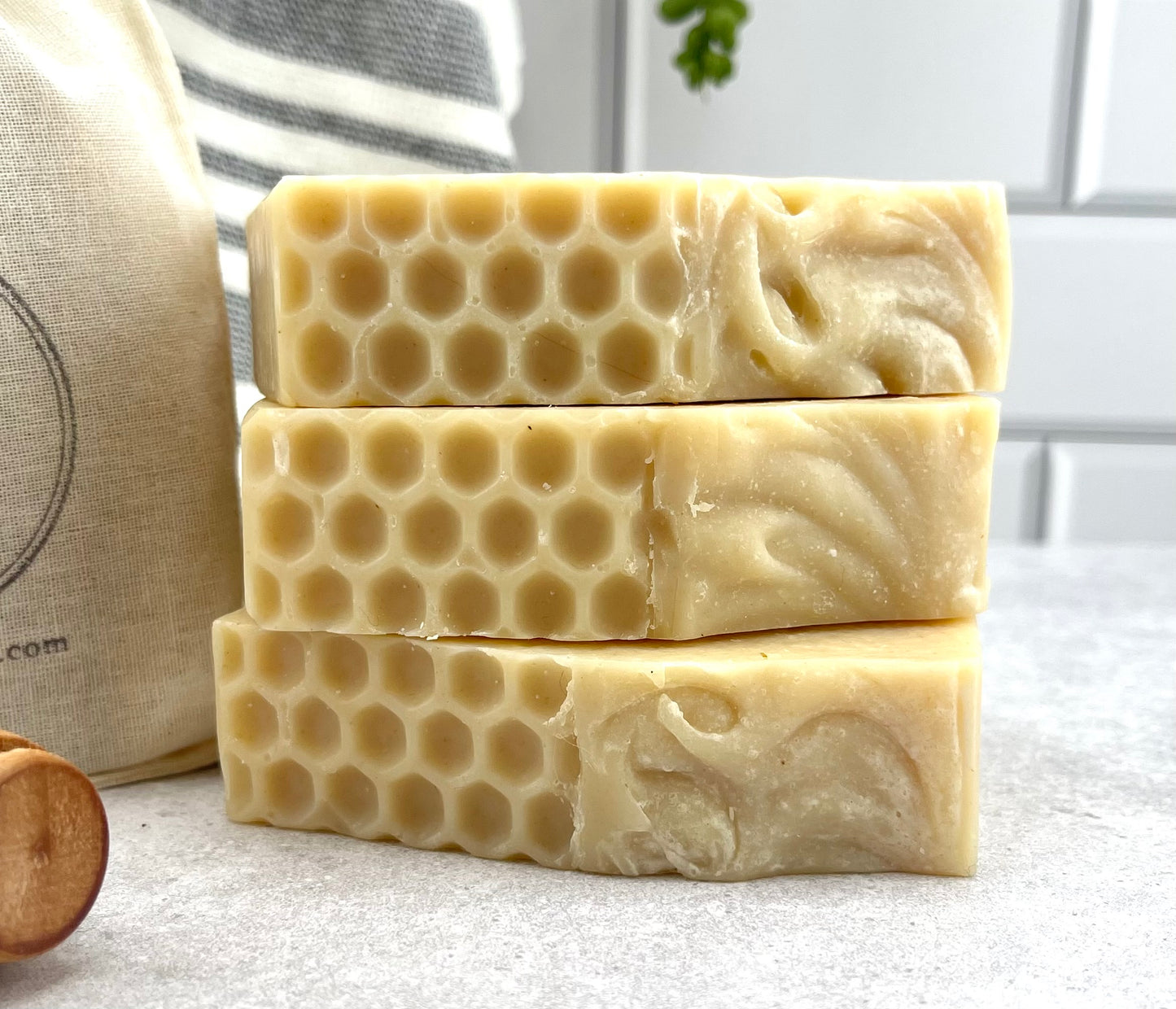 Oatmeal & Honey unscented - Wholesome, creamy, and kind to skin β just oats, honey, and farm-fresh goat milk.