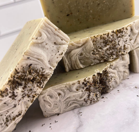 Sweet Mint - A cool, herbal cleanse that awakens the skin and clears the mind.