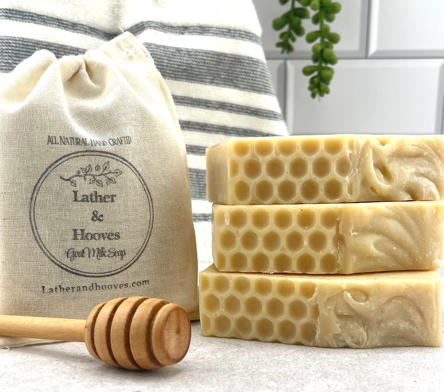 Oatmeal & Honey unscented - Wholesome, creamy, and kind to skin — just oats, honey, and farm-fresh goat milk.